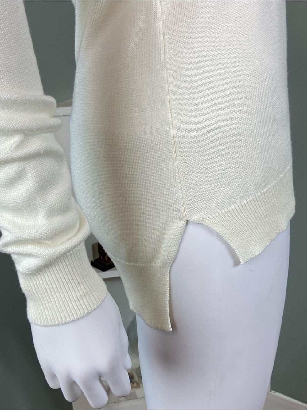 Feel The Piece Cream Off-the-Shoulder Cold-Shoulder Cut Out Sweater XS/S [CH] - Picture 6 of 9